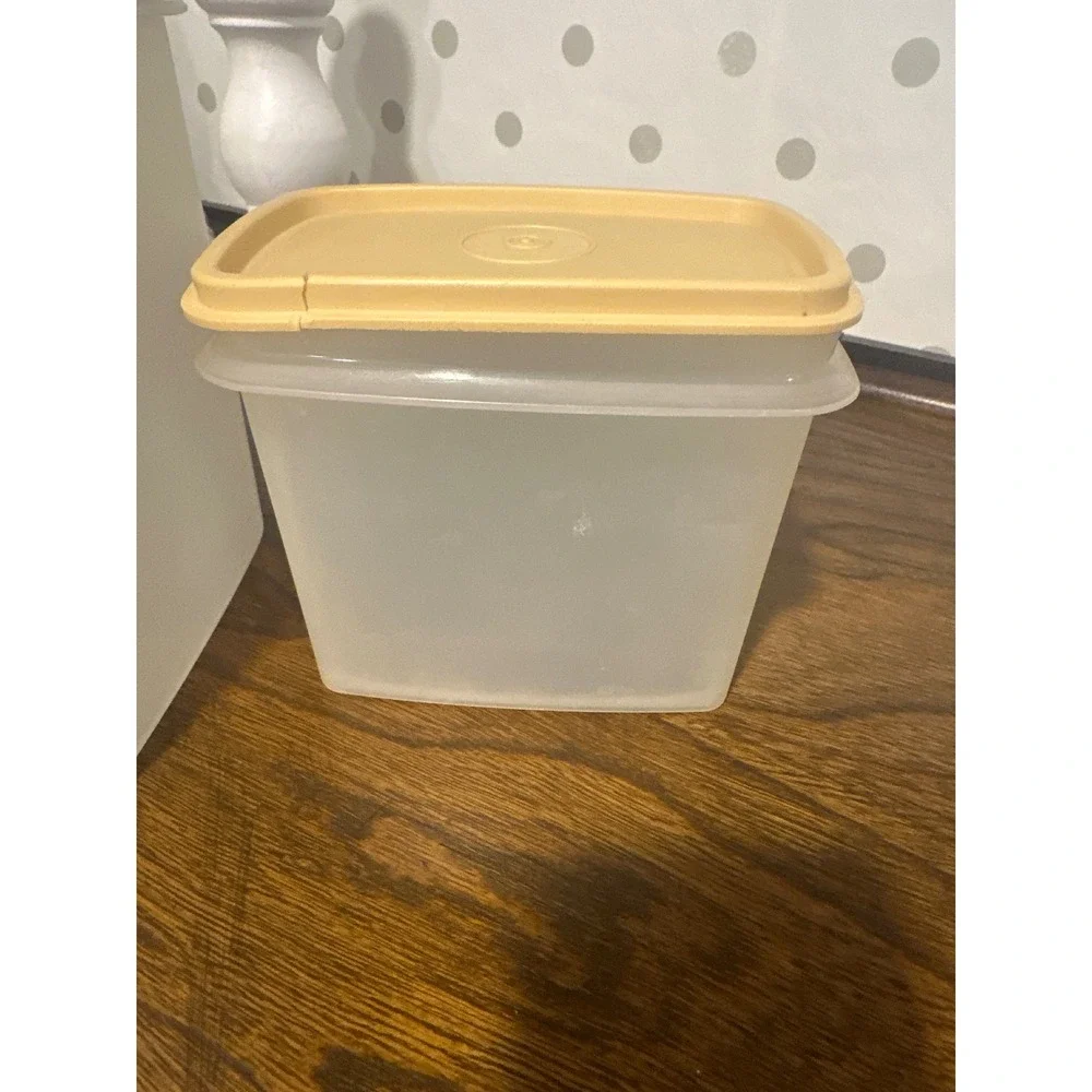 Tupperware Modular Mates Set of 2 Macaroni Container Blue Tan Lids Vintage flaw